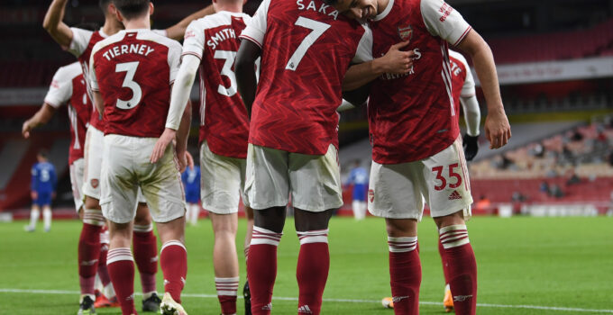 Saka and Martinelli celebrate Arsenal's third goal against Chelsea.